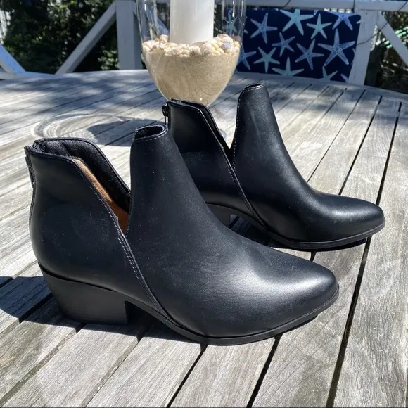 🖤 CUSHIONAIRE BLACK FAUX LEATHER CUT OUT BOOTIES!