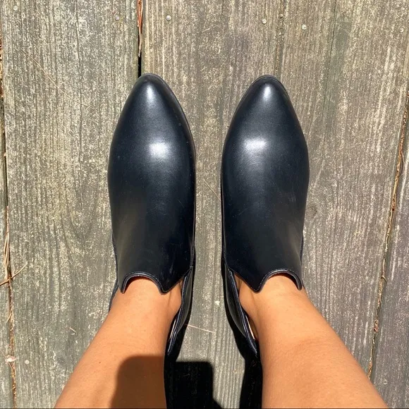 🖤 CUSHIONAIRE BLACK FAUX LEATHER CUT OUT BOOTIES!