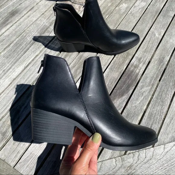 🖤 CUSHIONAIRE BLACK FAUX LEATHER CUT OUT BOOTIES!