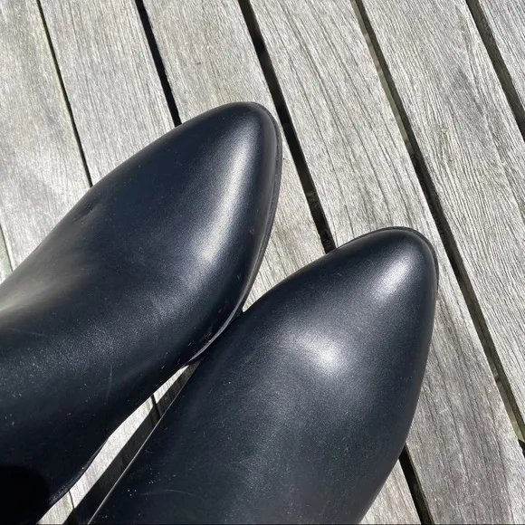 🖤 CUSHIONAIRE BLACK FAUX LEATHER CUT OUT BOOTIES!