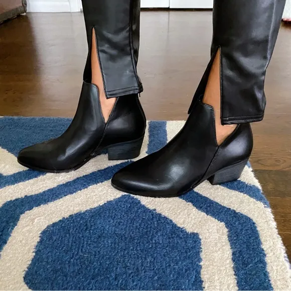 🖤 CUSHIONAIRE BLACK FAUX LEATHER CUT OUT BOOTIES!
