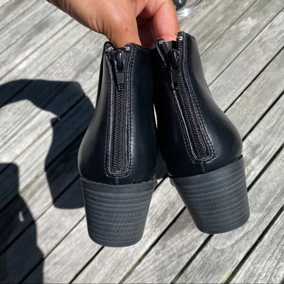 🖤 CUSHIONAIRE BLACK FAUX LEATHER CUT OUT BOOTIES!