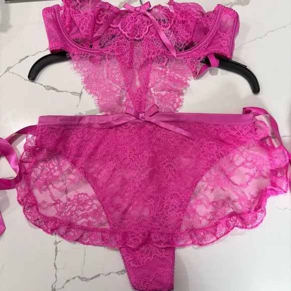 🆕 Victoria’s Secret | The Dreamer Hot Pink Open Cup Apron Teddy 4384