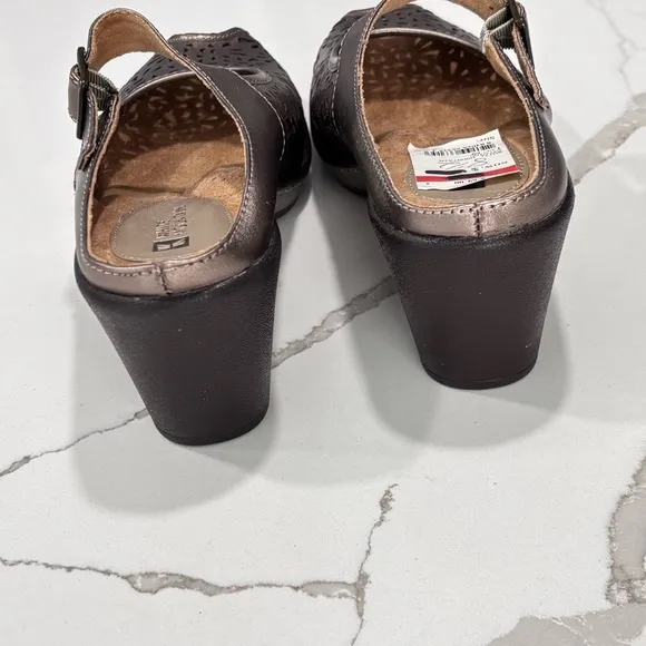 🆕 White Mountain | Gold Platinum Leather Metallic Peep Toe Mule Shoe Size