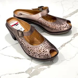 🆕 White Mountain | Gold Platinum Leather Metallic Peep Toe Mule Shoe Size