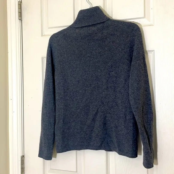 100% Cashmere Lord &amp; Taylor Gray Turtleneck Sweater Size Small