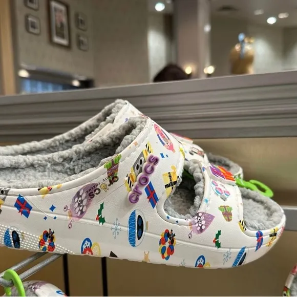 2022 Disney Parks Christmas Pixar Toy To The World Adult Clogs Crocs W9 M7