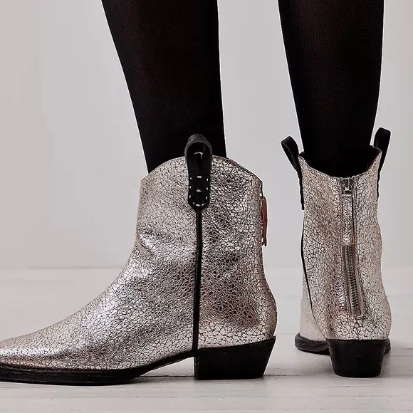 $298 Free People We The Free Wesley Western Silver Metallic Leather Boots size 8