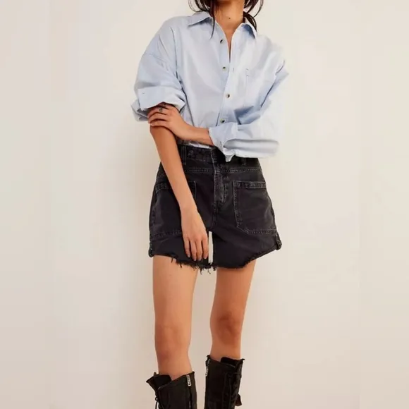 #53 NWT Free People Palmer Mid Rise Short in Outer Space