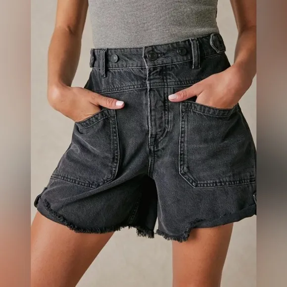 #53 NWT Free People Palmer Mid Rise Short in Outer Space