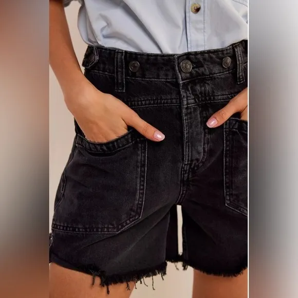 #53 NWT Free People Palmer Mid Rise Short in Outer Space