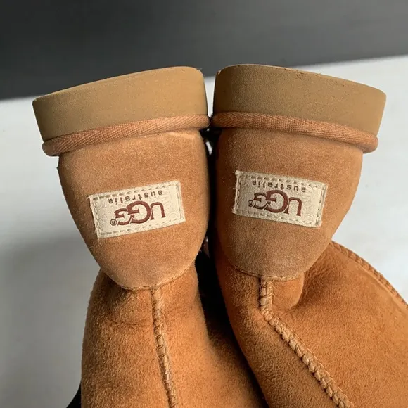 688 UGG‎ Women’s Classic ll Short Boots Size 5