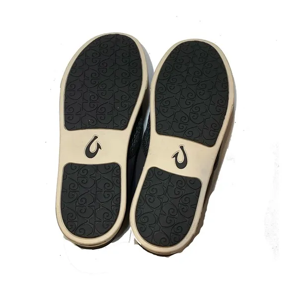 9 / Olukai Pehuea Women’s Breathable Slip-On Shoes
