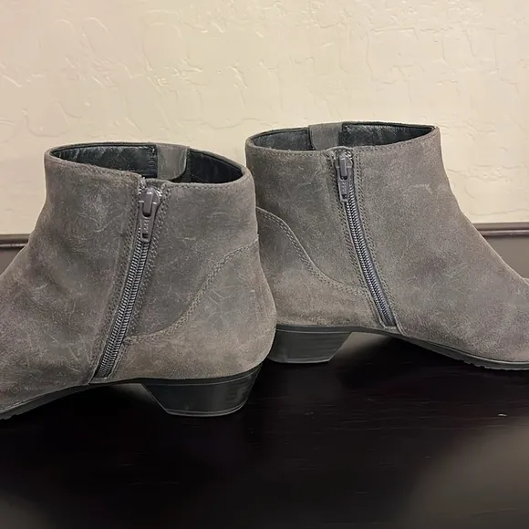 Abeo Melanie distressed suede booties comfort shoes grey size 10