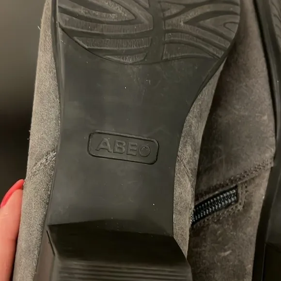Abeo Melanie distressed suede booties comfort shoes grey size 10