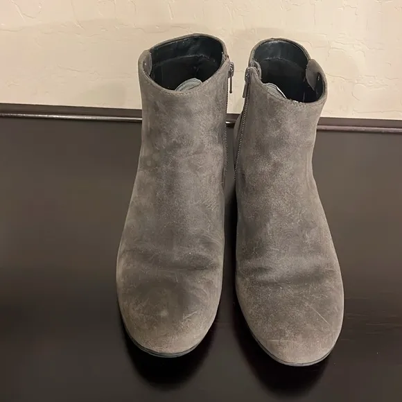 Abeo Melanie distressed suede booties comfort shoes grey size 10
