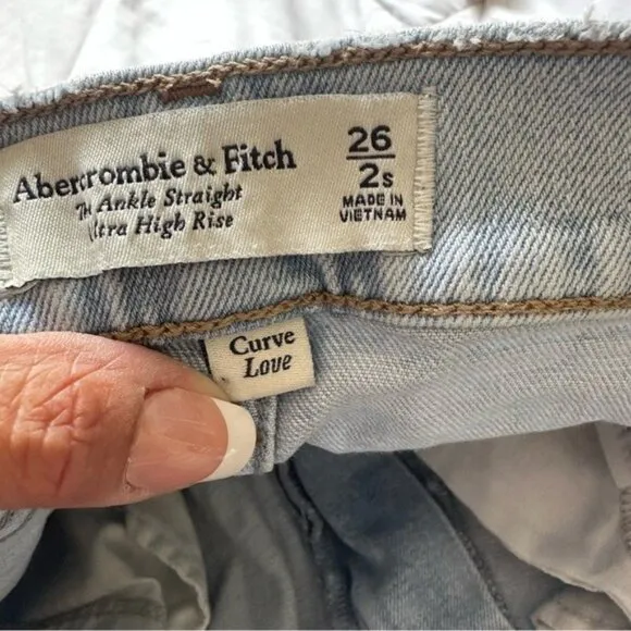 Abercrombie &amp; Fitch Curve Love Ultra High Rise Ankle Straight Jean 26