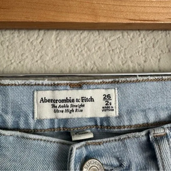 Abercrombie &amp; Fitch Curve Love Ultra High Rise Ankle Straight Jean 26