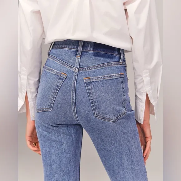 ABERCROMBIE AND FITCH Ultra High Rise Ankle Straight Jean