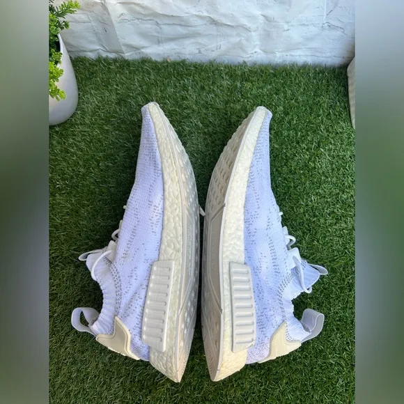 ADIDAS MD R1 PRIMEKNITFtw White/ Ftw White/ Grey One men size 11 gently used