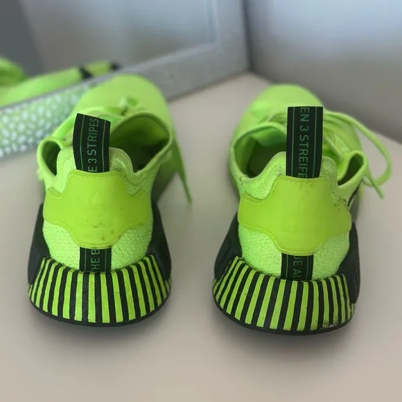 adidas NMD R1 Signal Green Athletic Running Shoes Men's Size 7,5 unisex