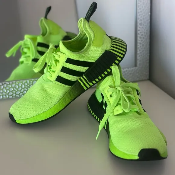 adidas NMD R1 Signal Green Athletic Running Shoes Men's Size 7,5 unisex