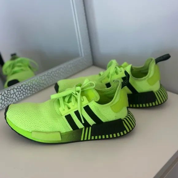 adidas NMD R1 Signal Green Athletic Running Shoes Men's Size 7,5 unisex