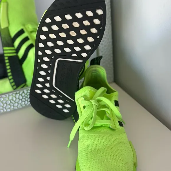 adidas NMD R1 Signal Green Athletic Running Shoes Men's Size 7,5 unisex