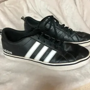 Adidas VS Pace Men's Black White Stripe Athletic Running Shoes Sneakers Sz 9
