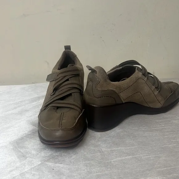 Aerosoles Women's WATERFALL Wedge Comfort Sneakers Brown 10M
