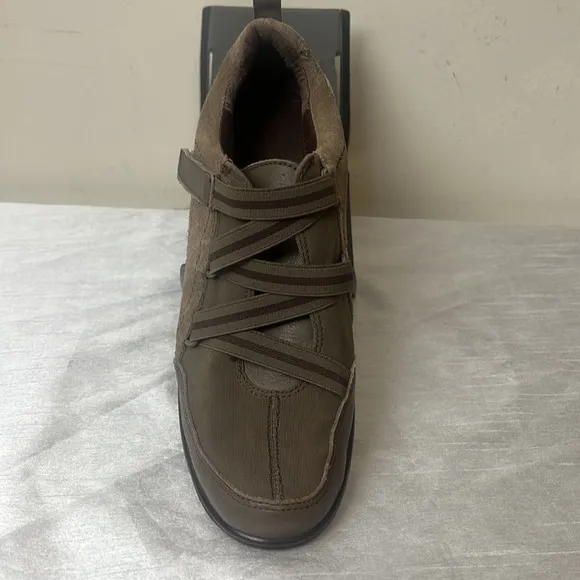 Aerosoles Women's WATERFALL Wedge Comfort Sneakers Brown 10M