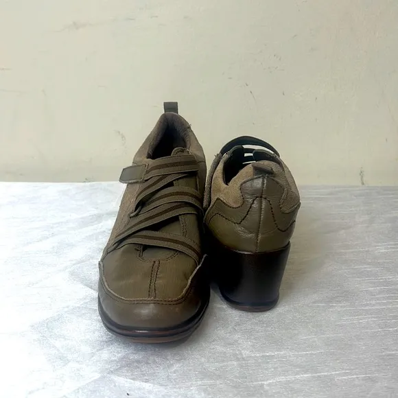 Aerosoles Women's WATERFALL Wedge Comfort Sneakers Brown 10M