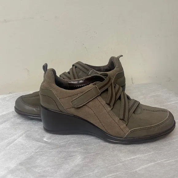 Aerosoles Women's WATERFALL Wedge Comfort Sneakers Brown 10M