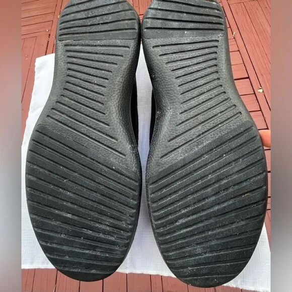 Allbirds black New Zealand merino wool laced ankle shoes. Very warm, comfy, M13