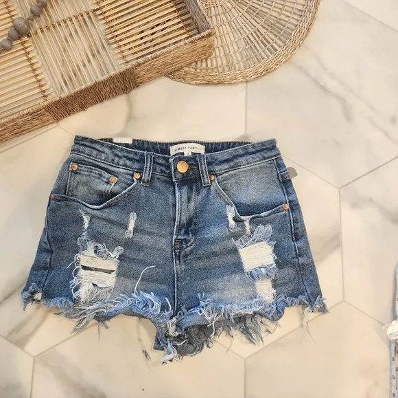Almost famous, womens size 3, CUTEST fringed distressed denim short shorts🩷