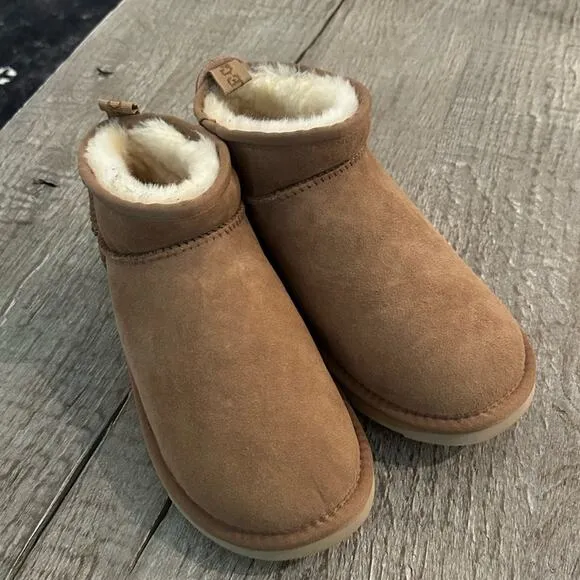 Australian Lux Cozy Ultra Short Boots in Chestnut.