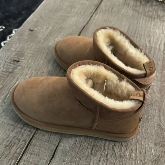 Australian Lux Cozy Ultra Short Boots in Chestnut.