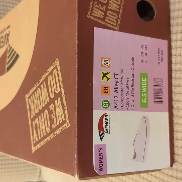 Avenger Alley White Canvas Work and Safety Shoes Sneakers NIB