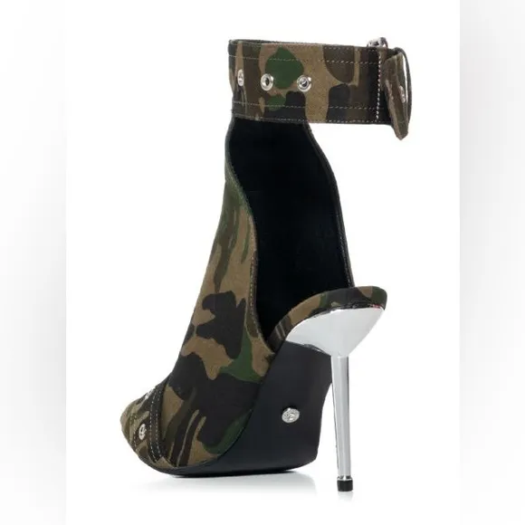 Azalea Wang Camo Pointed Toe Ankle Boots