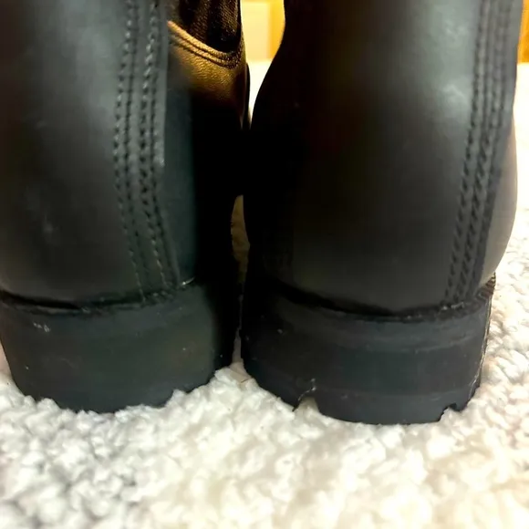 Belleville’s Flagship Tactical boot - the 700 is NWOB condition and size 11.5R.