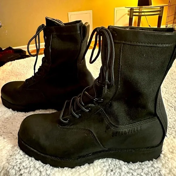 Belleville’s Flagship Tactical boot - the 700 is NWOB condition and size 11.5R.