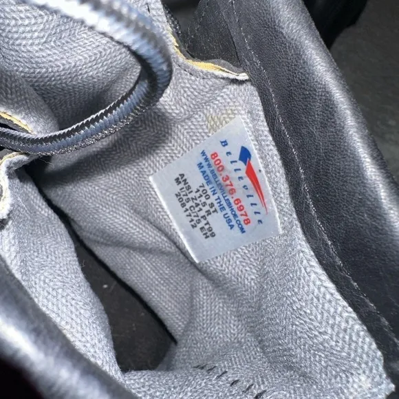 Belleville’s Flagship Tactical boot - the 700 is NWOB condition and size 11.5R.
