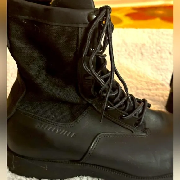 Belleville’s Flagship Tactical boot - the 700 is NWOB condition and size 11.5R.