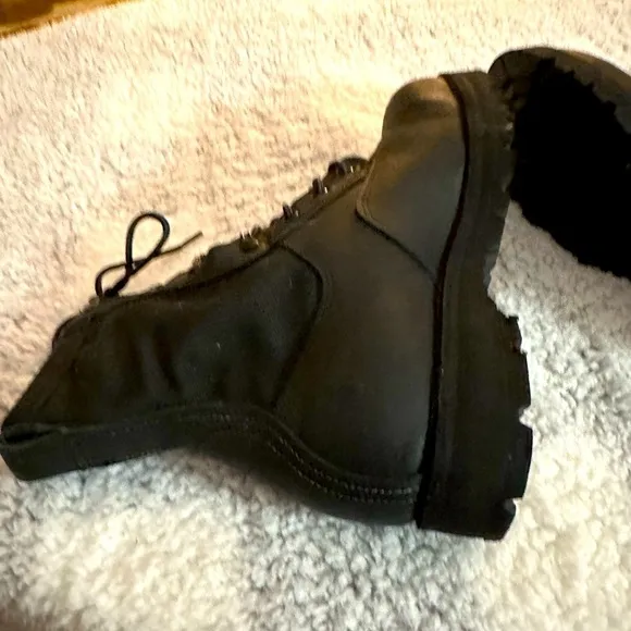 Belleville’s Flagship Tactical boot - the 700 is NWOB condition and size 11.5R.