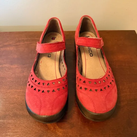 Bionica Red Mary Jane Wedge Shoes Size 9