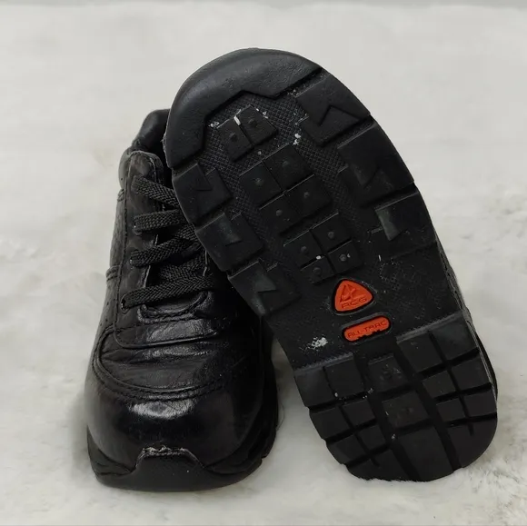 Black Nike Waterproof sneakers sz 6C