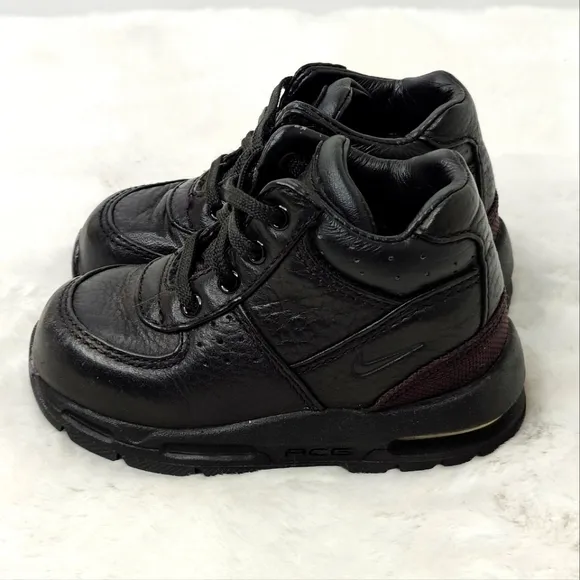 Black Nike Waterproof sneakers sz 6C