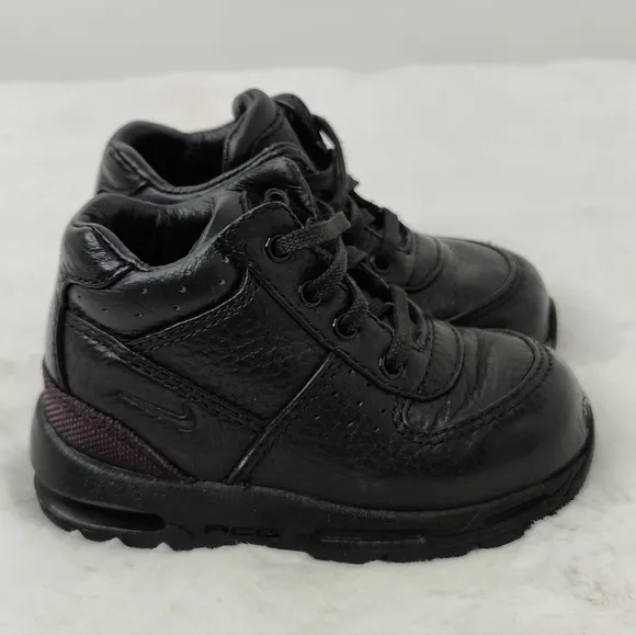 Black Nike Waterproof sneakers sz 6C