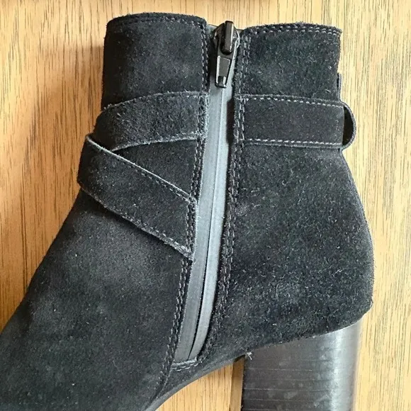 BLONDO Tamzin Waterproof Black Suede Booties‎ 2.5&quot; Heel Boots SZ WOMEN'S 5.5 EUC