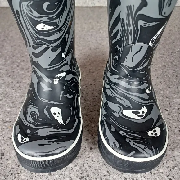 BOGS Rainboot Black Gray Ghost Spooky Kids Waterproof Shoes